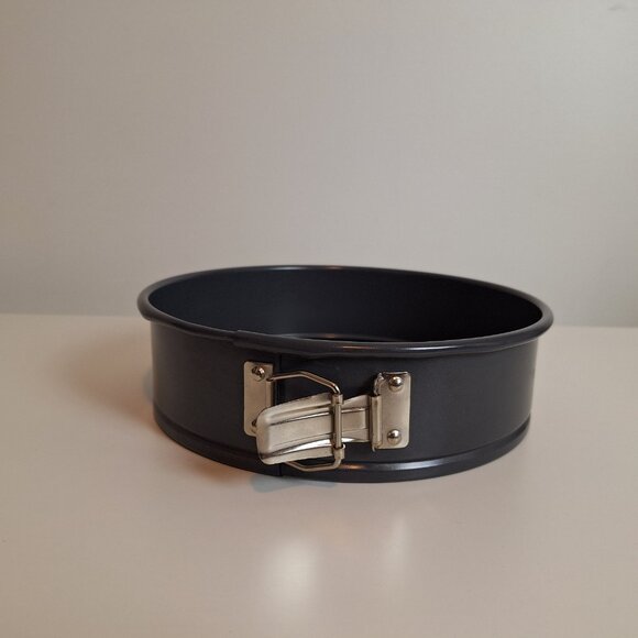 9" Lagostina Non-Stick Springform Cake Pan - Picture 5 of 9